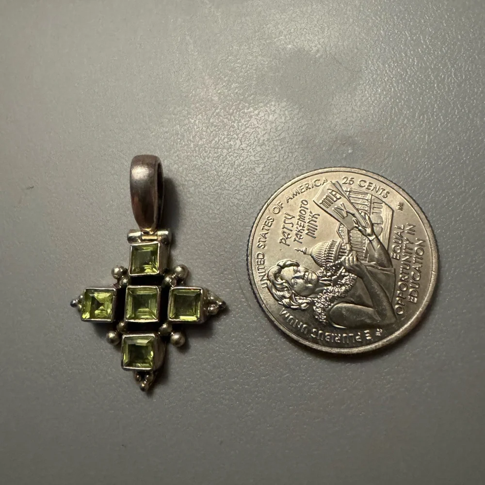 Sterling silver and peridot pendant new! - Picture 3 of 3